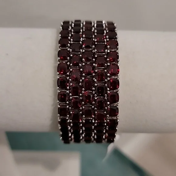 Mozambique Garnet bracelet NWT - Picture 1 of 8